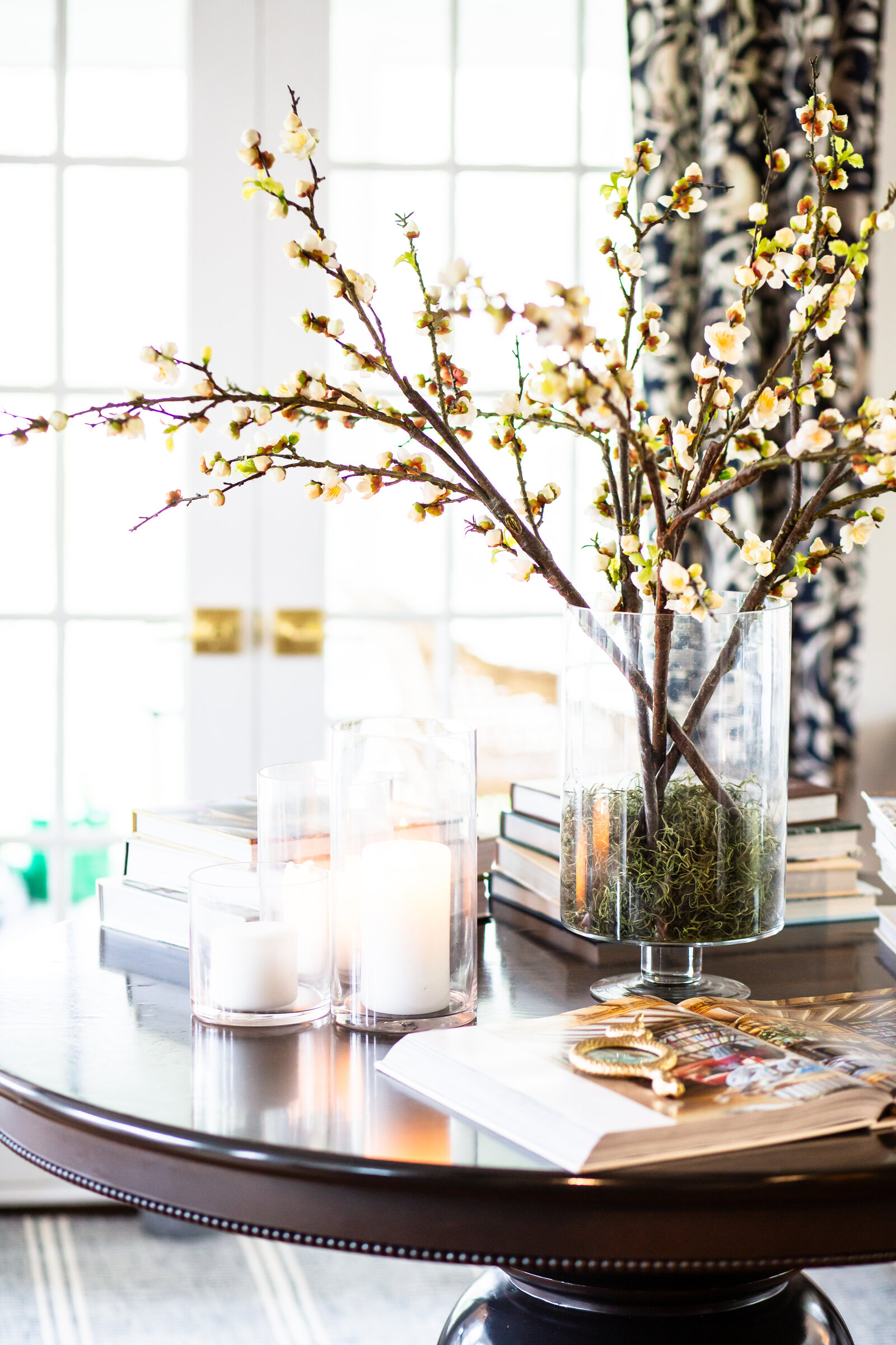 Flowers and tabletop details photographed by LightPop